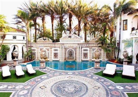 quien compró la casa de versace en miami